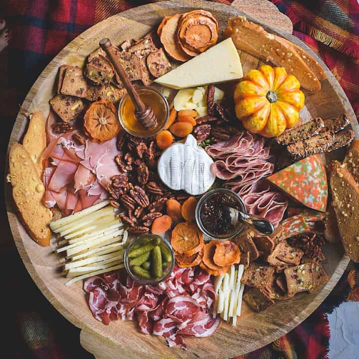 How to make the best Fall Charcuterie Board - cafesazonyvida.com